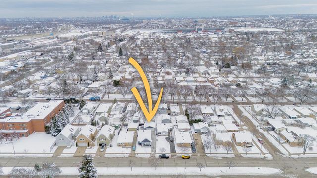 824 S 92nd STREET, West Allis, WI 53214