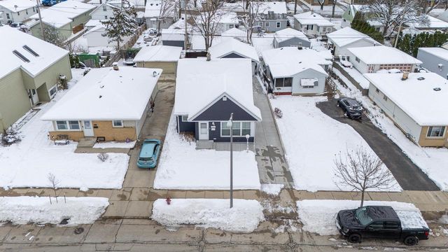 824 S 92nd STREET, West Allis, WI 53214