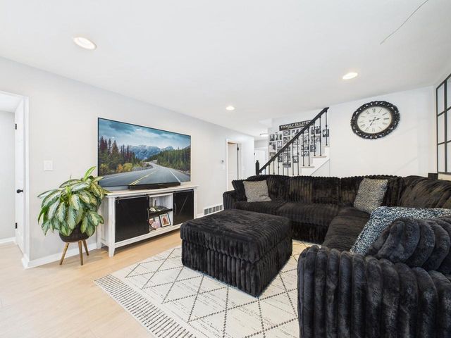 824 S 92nd STREET, West Allis, WI 53214