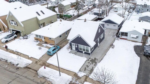 824 S 92nd STREET, West Allis, WI 53214