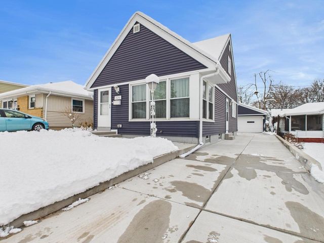 824 S 92nd STREET, West Allis, WI 53214