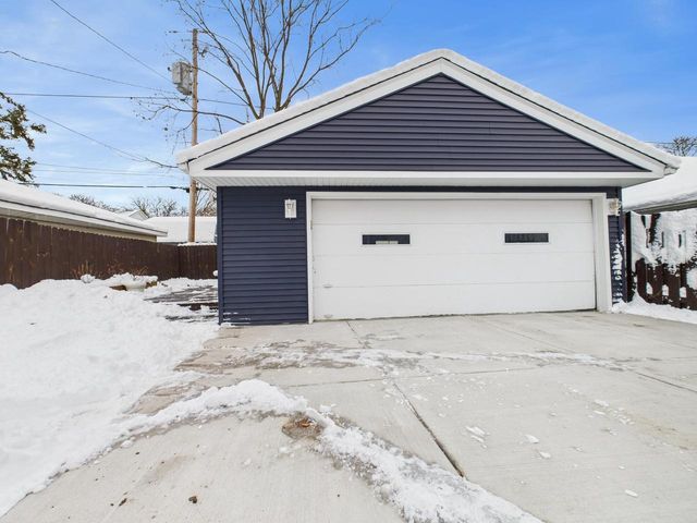 824 S 92nd STREET, West Allis, WI 53214