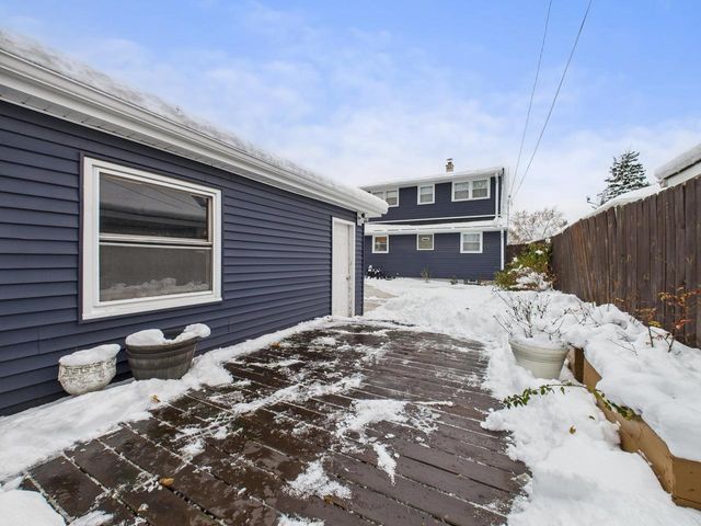 824 S 92nd STREET, West Allis, WI 53214