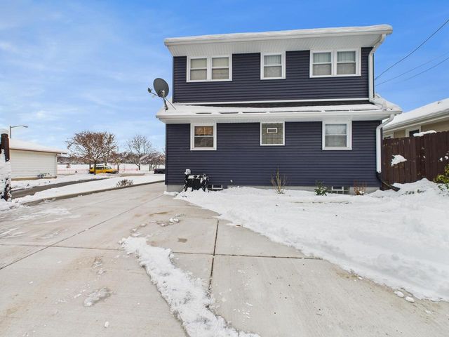 824 S 92nd STREET, West Allis, WI 53214
