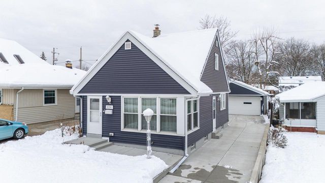 824 S 92nd STREET, West Allis, WI 53214