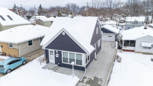 824 S 92nd STREET, West Allis, WI 53214