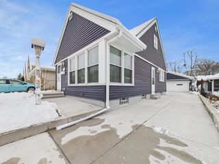 824 S 92nd STREET, West Allis, WI 53214
