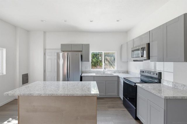 8130 Royal Park, El Cajon, CA 92021