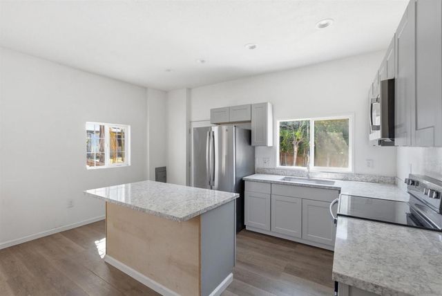 8130 Royal Park, El Cajon, CA 92021
