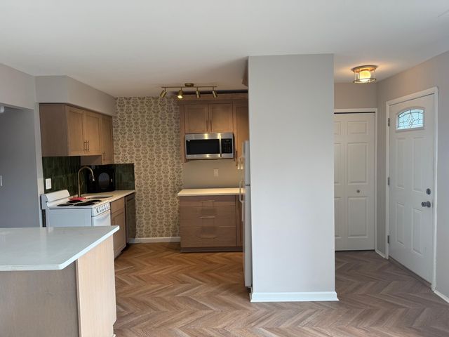 20355 15 Mile Road, Clinton Township, MI 48035