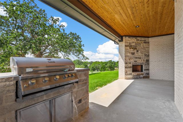 1064 Glenoaks Drive, Weatherford, TX 76088