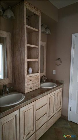 270 Canyon View Drive, Goliad, TX 77963