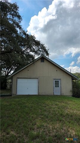 270 Canyon View Drive, Goliad, TX 77963