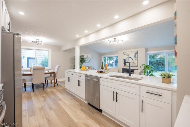 399 Ridgewood Drive, Eastlake, OH 44095