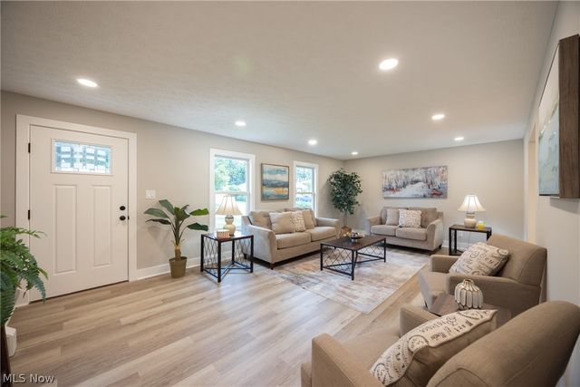 399 Ridgewood Drive, Eastlake, OH 44095