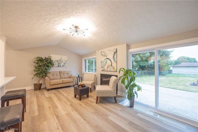 399 Ridgewood Drive, Eastlake, OH 44095