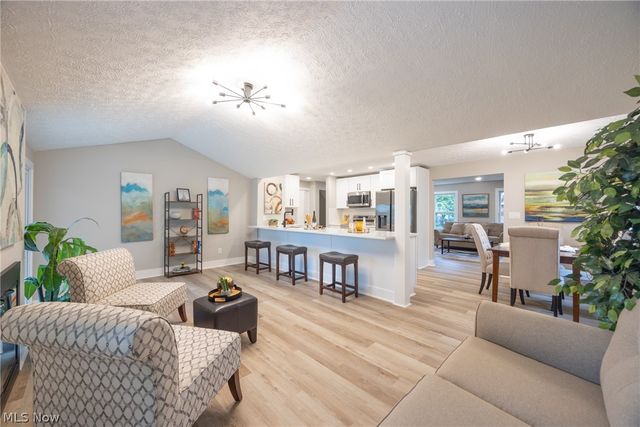 399 Ridgewood Drive, Eastlake, OH 44095