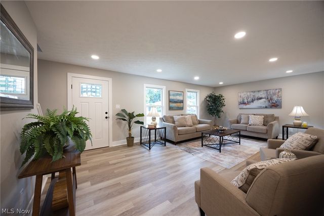 399 Ridgewood Drive, Eastlake, OH 44095
