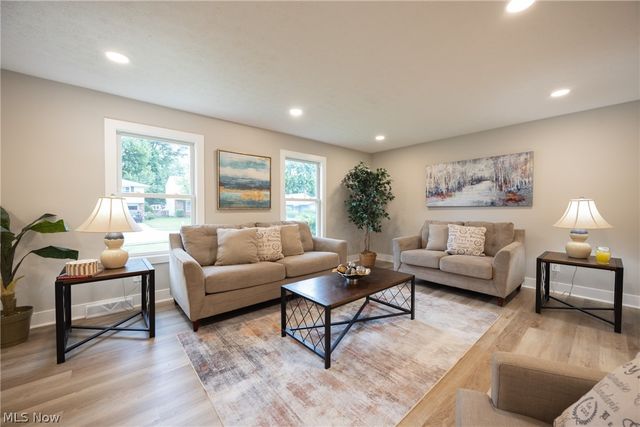 399 Ridgewood Drive, Eastlake, OH 44095