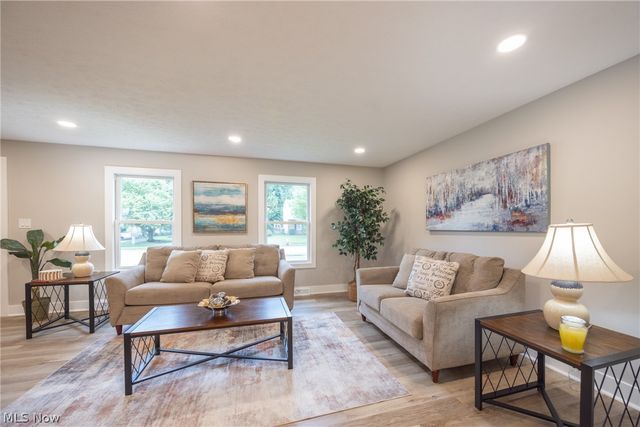 399 Ridgewood Drive, Eastlake, OH 44095