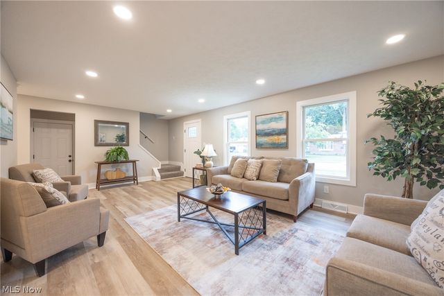399 Ridgewood Drive, Eastlake, OH 44095