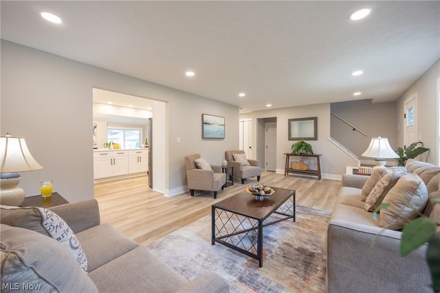 399 Ridgewood Drive, Eastlake, OH 44095