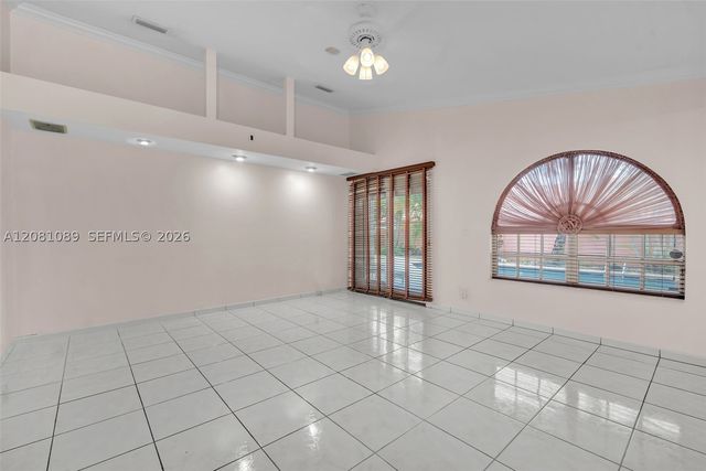 10485 NW 132nd St, Hialeah Gardens, FL 33018