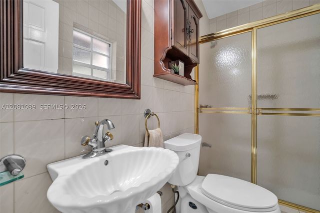 10485 NW 132nd St, Hialeah Gardens, FL 33018