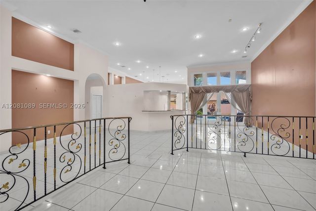 10485 NW 132nd St, Hialeah Gardens, FL 33018