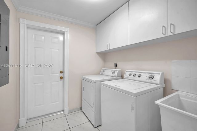 10485 NW 132nd St, Hialeah Gardens, FL 33018