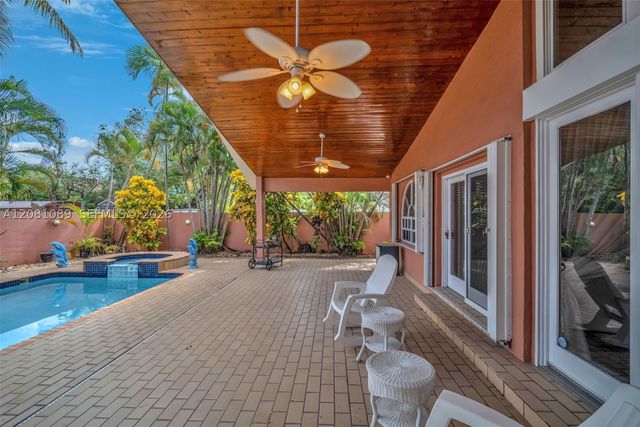 10485 NW 132nd St, Hialeah Gardens, FL 33018