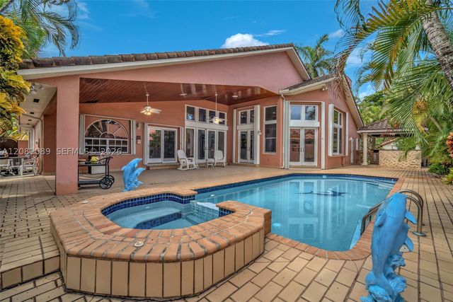 10485 NW 132nd St, Hialeah Gardens, FL 33018