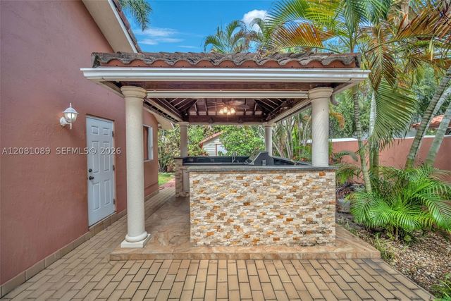 10485 NW 132nd St, Hialeah Gardens, FL 33018