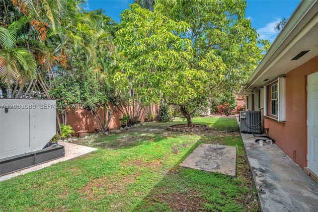 10485 NW 132nd St, Hialeah Gardens, FL 33018