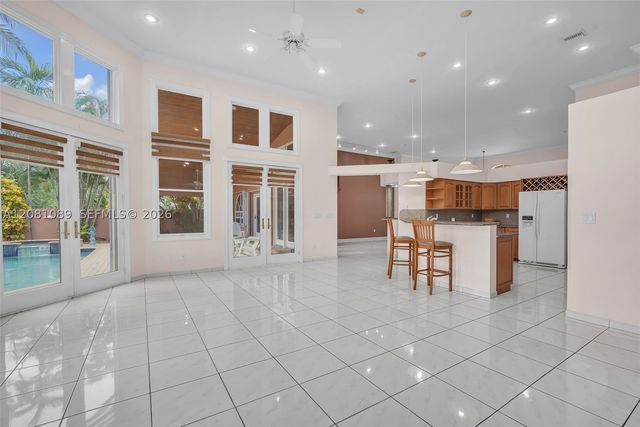 10485 NW 132nd St, Hialeah Gardens, FL 33018