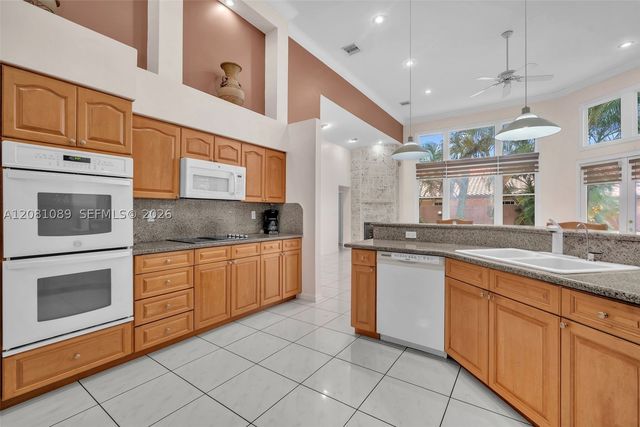 10485 NW 132nd St, Hialeah Gardens, FL 33018