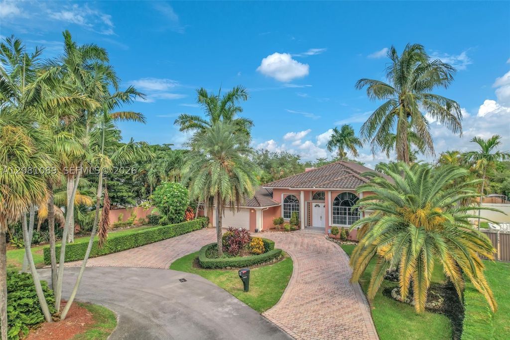 10485 NW 132nd St, Hialeah Gardens, FL 33018
