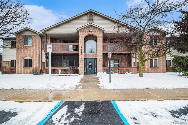 2536 Eagles Circle 8, Ypsilanti, MI 48197