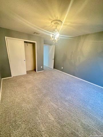 7906 Belmont Rdg, Selma, TX 78154