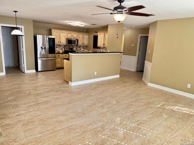 7906 Belmont Rdg, Selma, TX 78154