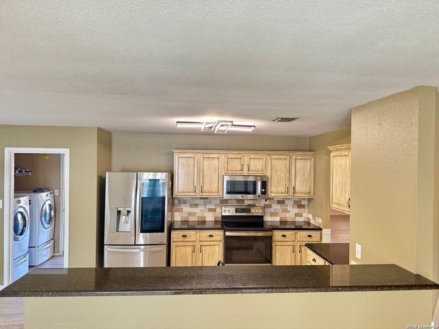 7906 Belmont Rdg, Selma, TX 78154