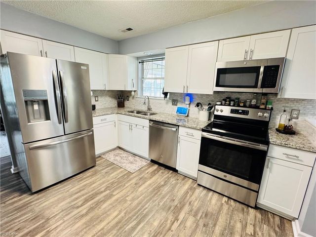 6210 Glenrose DR, Suffolk, VA 23435