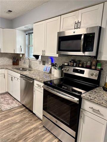 6210 Glenrose DR, Suffolk, VA 23435