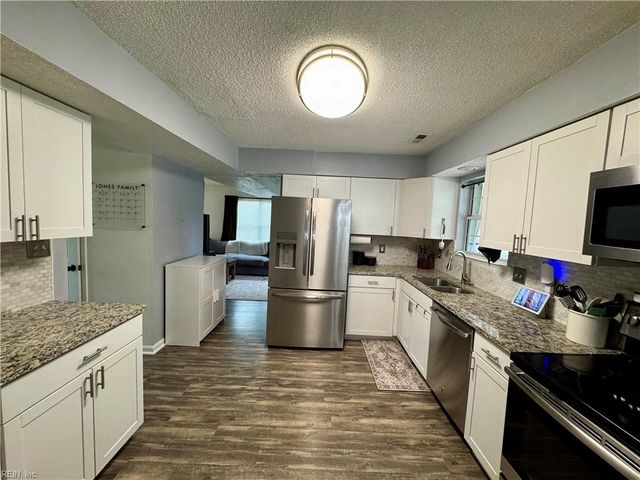 6210 Glenrose DR, Suffolk, VA 23435