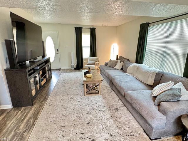 6210 Glenrose DR, Suffolk, VA 23435