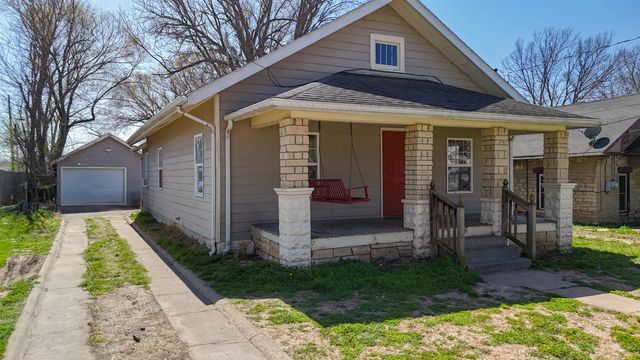 509 W 13th Ave, Winfield, KS 67156