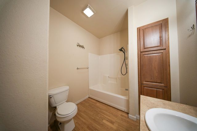 509 W 13th Ave, Winfield, KS 67156