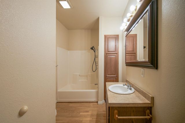 509 W 13th Ave, Winfield, KS 67156