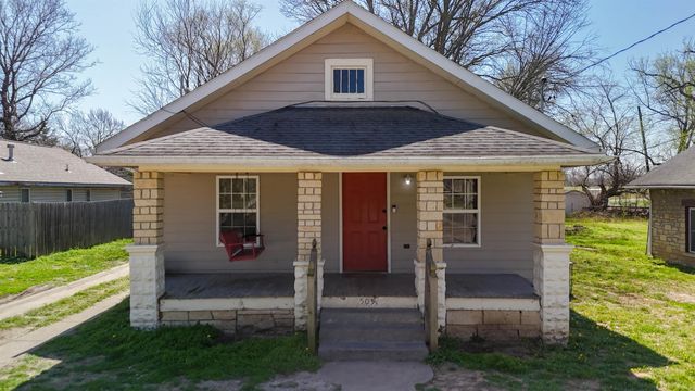 509 W 13th Ave, Winfield, KS 67156