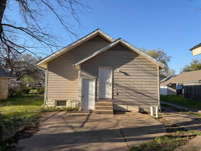 509 W 13th Ave, Winfield, KS 67156